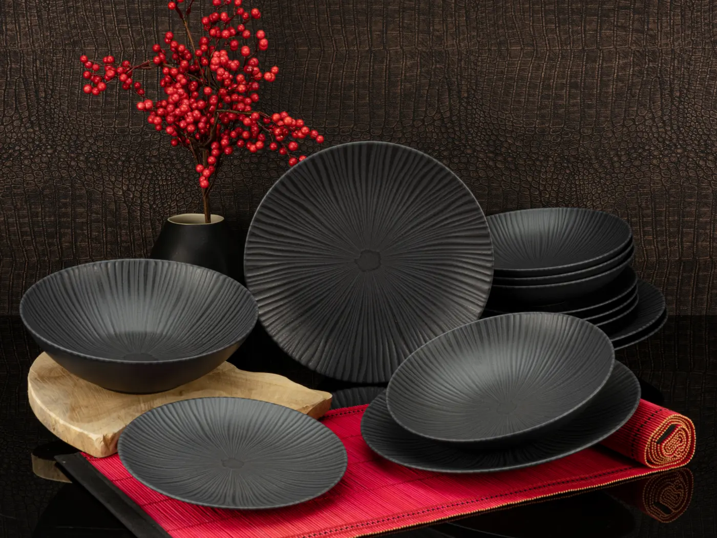 Creatable Pastateller Vesuvio Black 22 cm
