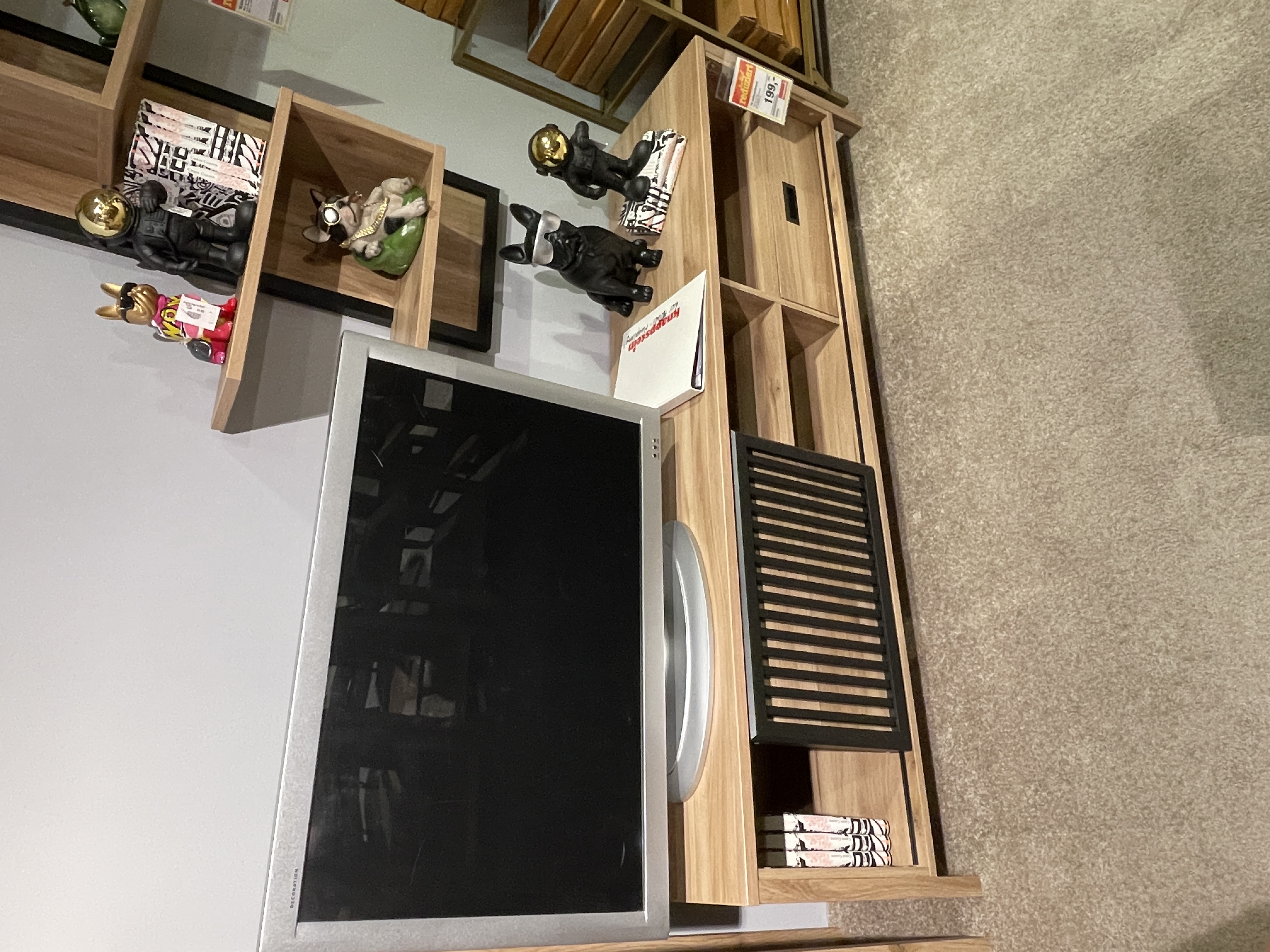 TV-Unterschrank Jytana in Eiche Schwarz, 175 cm breit, mit offener Ablage und Schublade.