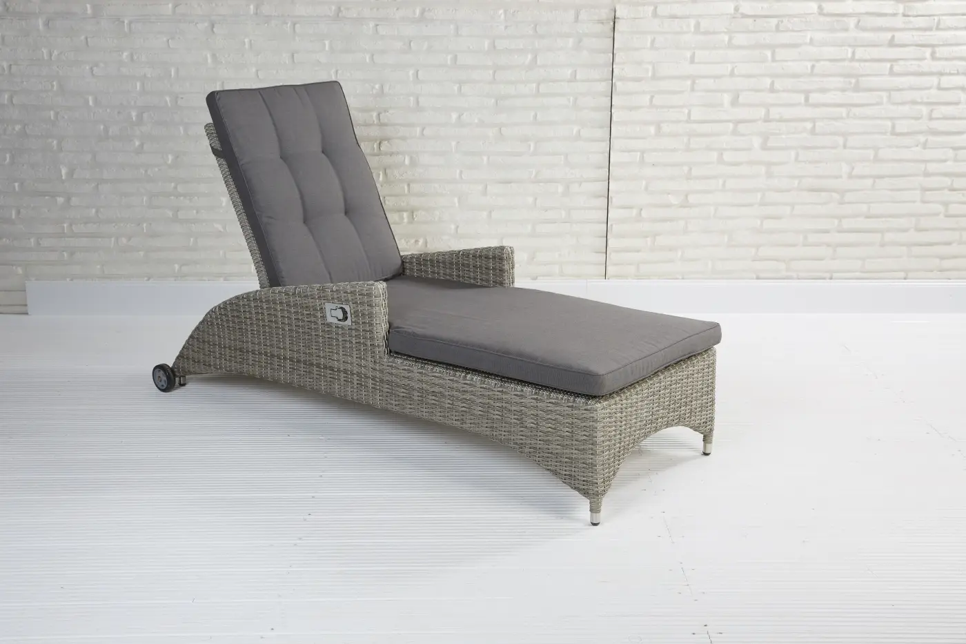 Art.-Bezeichnung: LC Garden Liege Bilbao 183x95x68 cm Stone grey