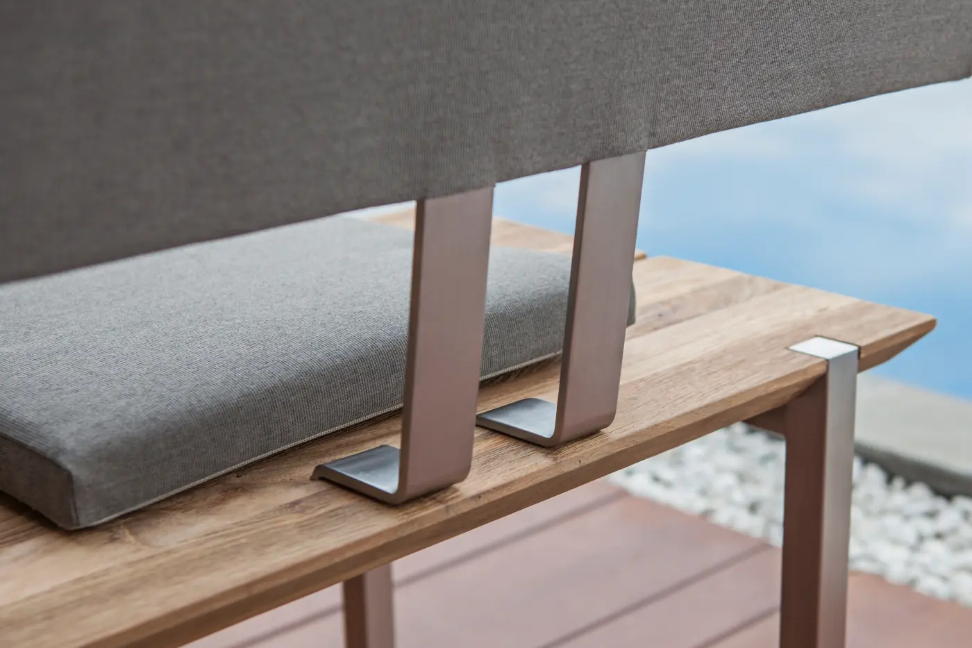 Zebra Bank Quadux Edelstahl/Teak mit Schweizer Kante, ca 140x45x43 cm
