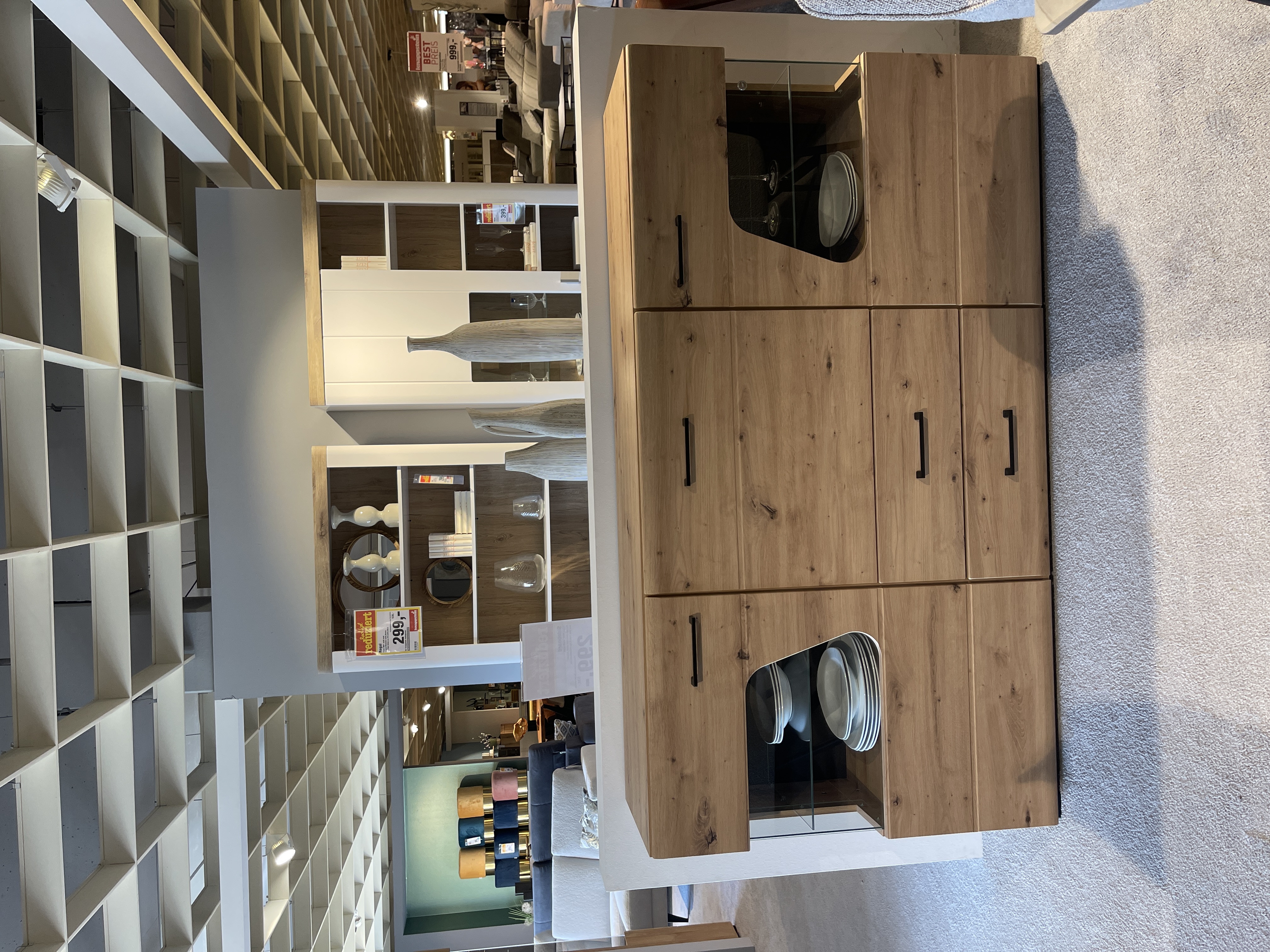 Innostyle Sideboard Funny Plus in Eiche Artisan Dekor, 170 cm breit, mit Glaselementen und Schubladen.