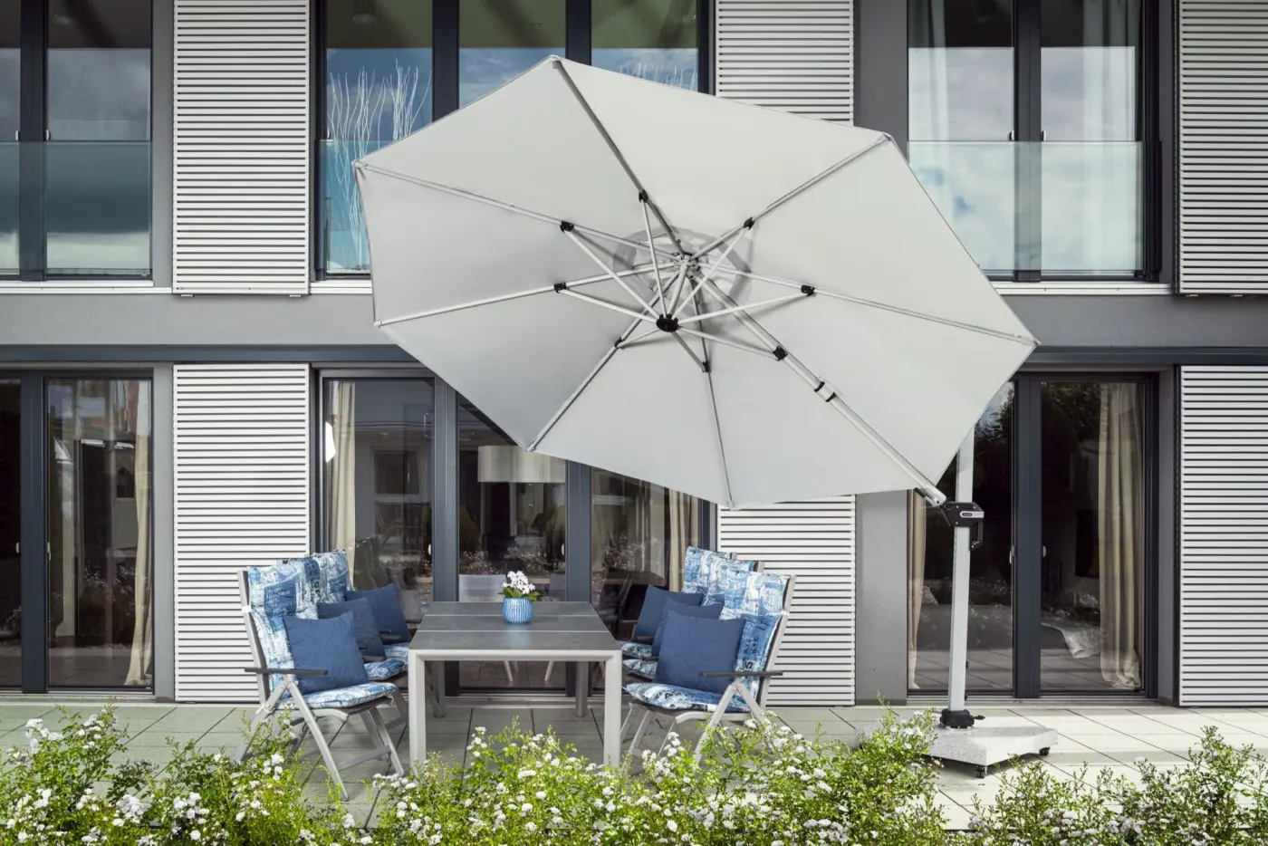 Doppler Pendelschirm ACTIVE ca. 370 cm Durchmesser 8-tlg. Hellgrau