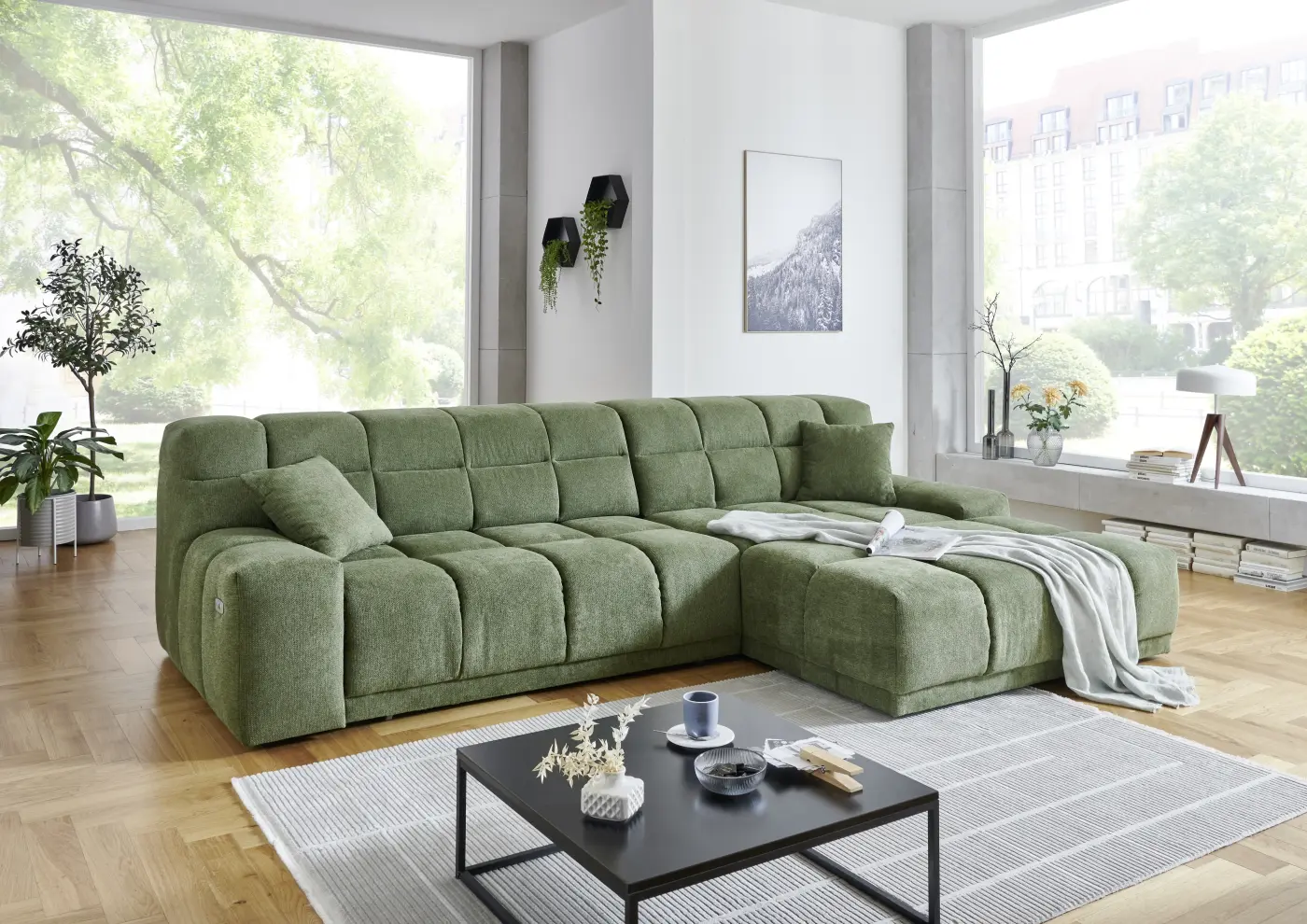 Iwaniccy Eckkombination London Type 004 in Bezug Aragon grün, Metallfuß schwarz, Stellmaß ca.309x196 cm