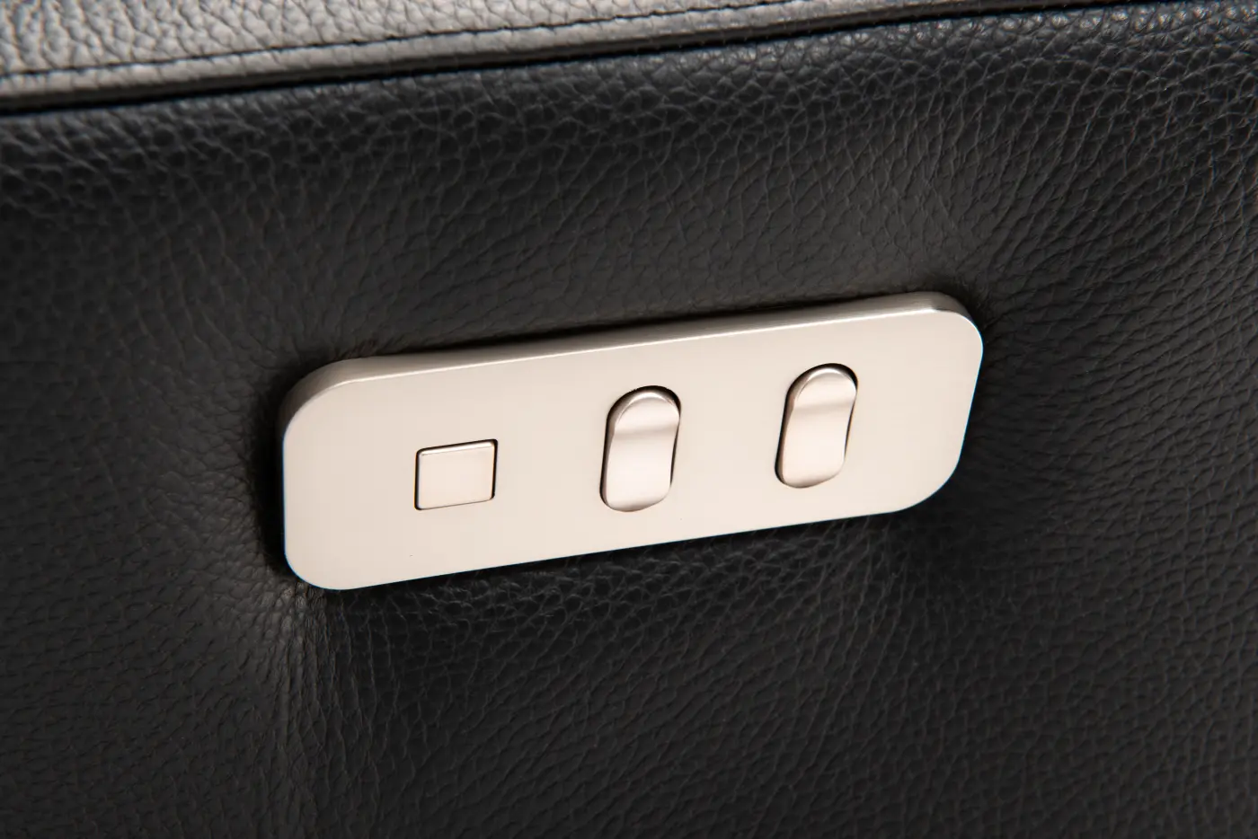 Hjort Knudsen Relaxsessel 8001 F3EL2 Superior, Leder schwarz, mit motorischer Verstellung