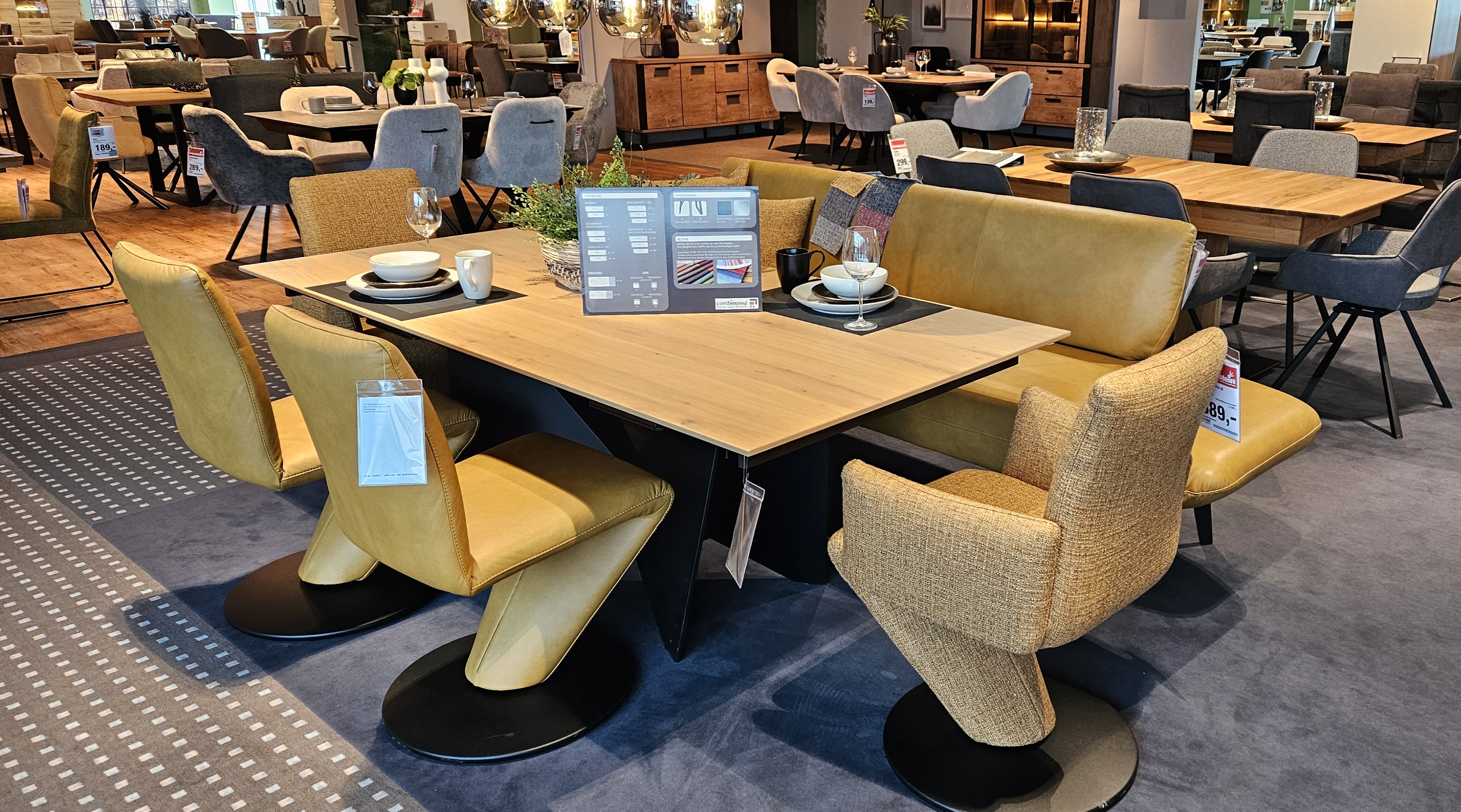 Tischgruppe Genzo Tisch inkl. Stühle und Bank in Leder