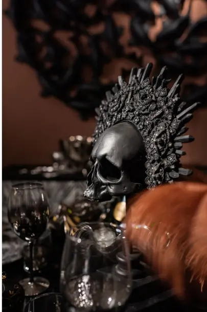 Kare Design Deko-Objekt King Skull Schwarz 49 cm
