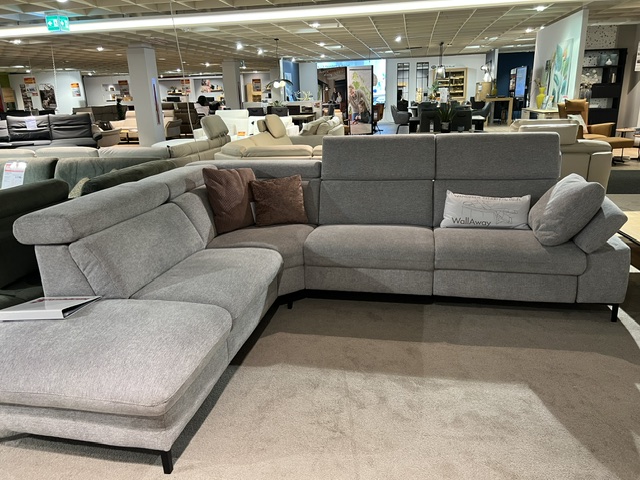 Ecksofa Zehdenick Garnitur MM-ZE1161 in ecru, ausgestellt, ohne Dekoelemente oder Kissen.