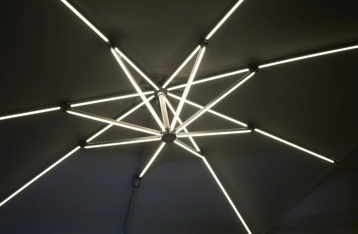 LC Garden Ampelschirm-Set Anthrazit 300x300 cm mit LED-Solar-Beleuchtung, inkl. Schutzhülle und Fuß