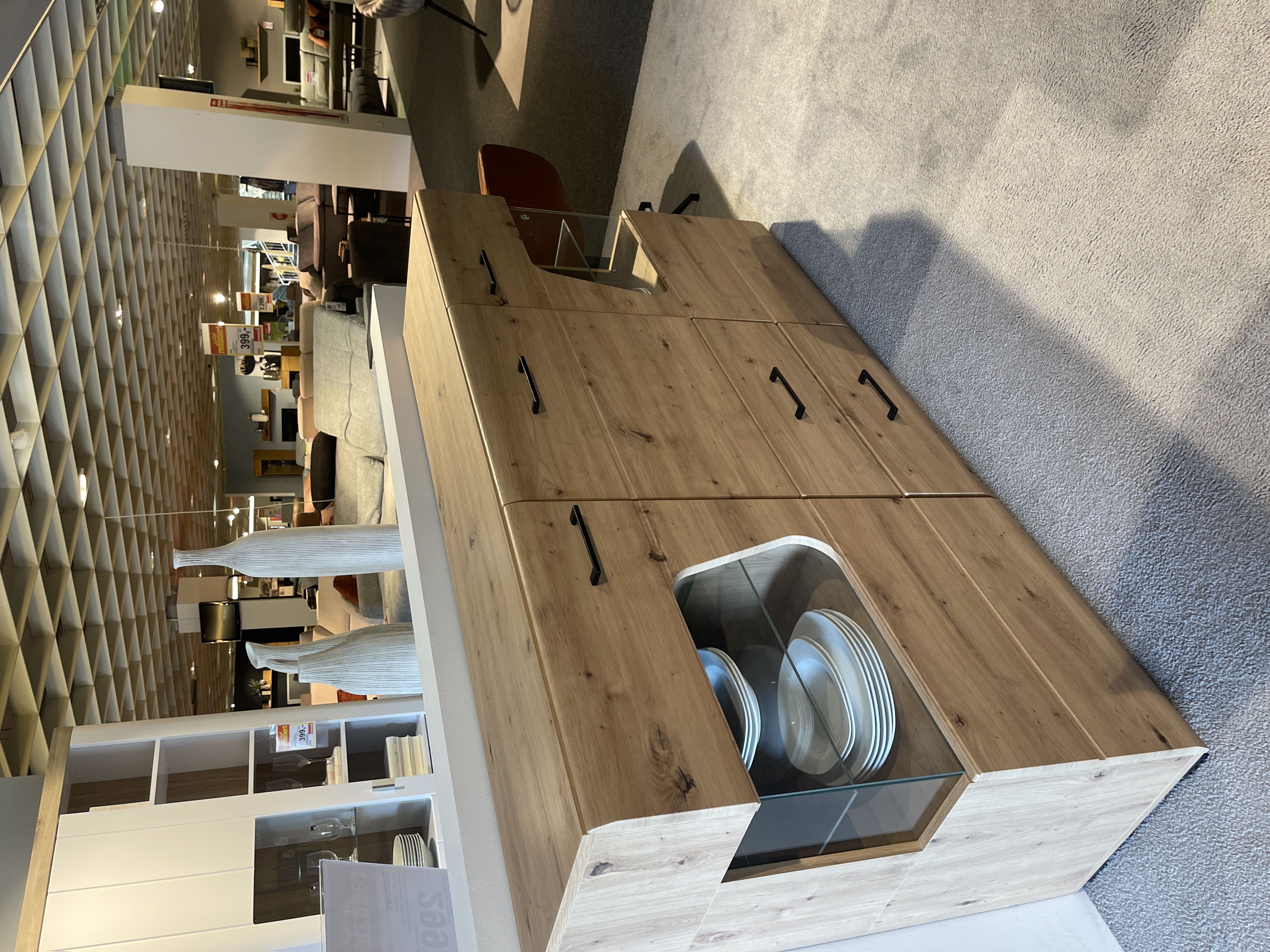 Innostyle Sideboard Funny Plus in Eiche Artisan Dekor, 170 cm breit, mit Glaselementen und offenen Fächern.
