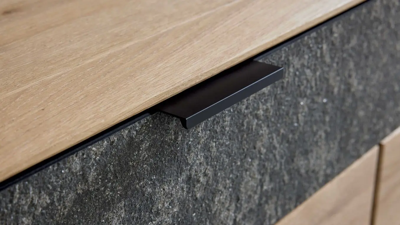 Wohn-Concept Interliving 6014 Garderobe 6516HH80 Wildeiche massiv, Granit-Steinfurnier ca.285x202x34 cm