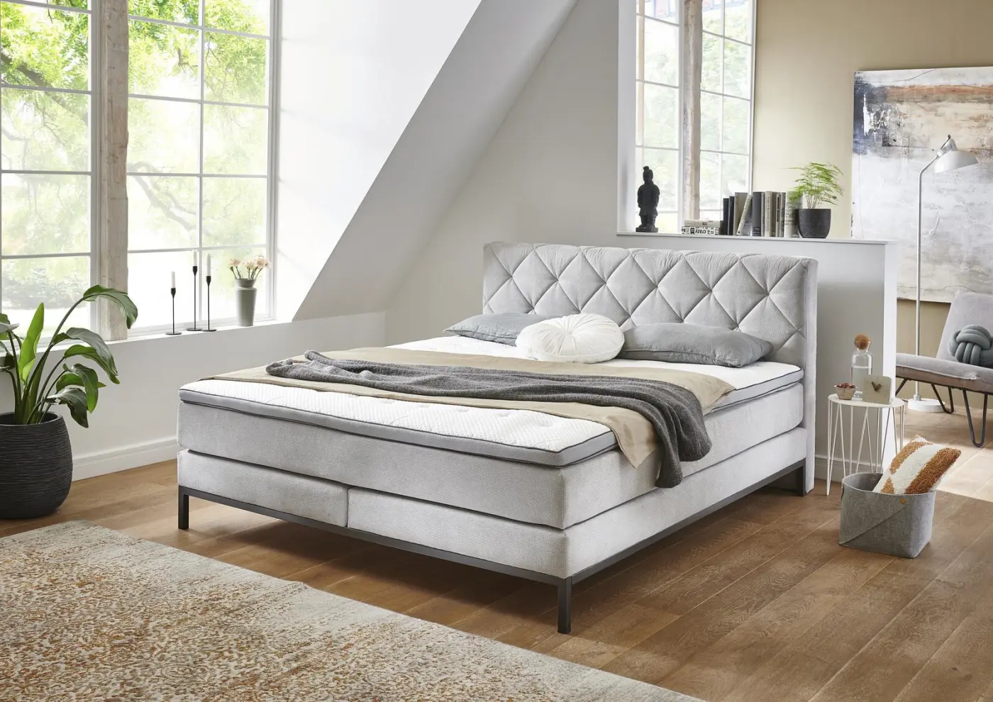 Sun Garden Boxspringbett 180 x 200 cm, Kopfteil mit Rautensteppung Bezug 50456-720, silber
