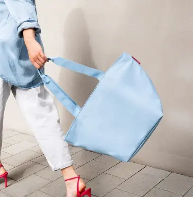 Reisenthel Shopper M twist powder blue ca. 51x30x26 cm